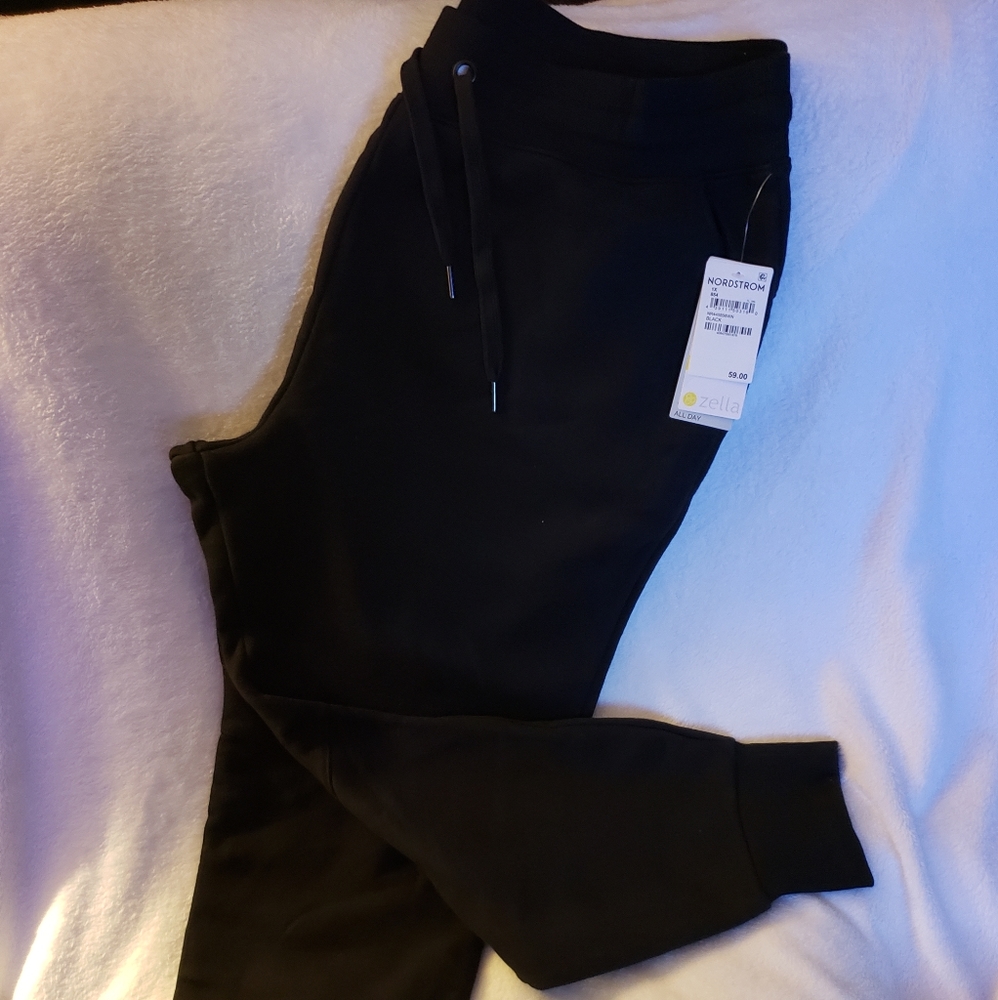Zella joggers with pockets